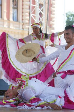 Kolombiya folklor Vakfı'ndan santiago de cali, Kolombiya Merkezi Zagreb, Hırvatistan-Temmuz 48 Uluslararası Folklor Festivali sırasında grup üyeleri halk 17,2014
