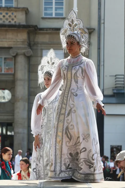 Members of folk group Moscow, Russia during the 48th International Folklore Festival in center of Zagreb, Croatia — Stock Photo, Image