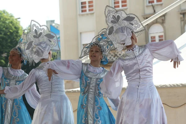 Członków Ludowej grupy Moskwa, Rosja podczas 48 Festiwal Folklorystyczny w Zagrzebiu, Chorwacja — Zdjęcie stockowe