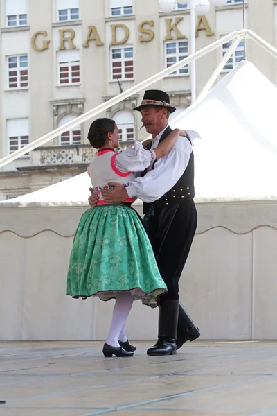 Members of folk groups Nograd from Salgotarjan, Hungary during the 48th International Folklore Festival in center of Zagreb, Croatia on July 19, 2014 — Stock Photo, Image