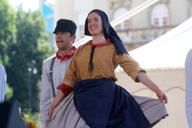 hasselt (flanders), folklor gurubu de boezeroenen Belçika'dan Zagreb Merkezi 48 Uluslararası Folklor Festivali sırasında grup üyeleri halk