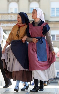 hasselt (flanders), folklor gurubu de boezeroenen Belçika'dan Zagreb Merkezi 48 Uluslararası Folklor Festivali sırasında grup üyeleri halk