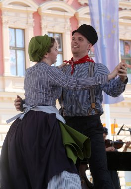 hasselt (flanders), folklor gurubu de boezeroenen Belçika'dan Zagreb Merkezi 48 Uluslararası Folklor Festivali sırasında grup üyeleri halk