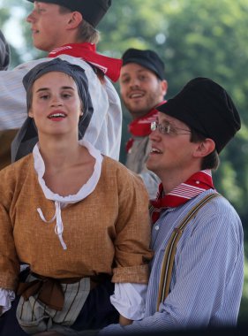 hasselt (flanders), folklor gurubu de boezeroenen Belçika'dan Zagreb Merkezi 48 Uluslararası Folklor Festivali sırasında grup üyeleri halk