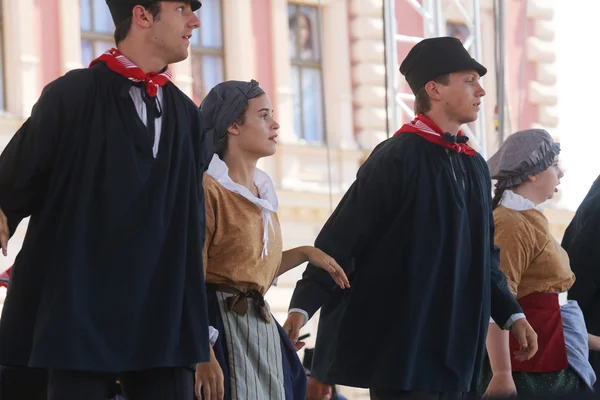 Members of folk group Hasselt (Flanders), Folk Group De Boezeroenen from Belgium during the 48th International Folklore Festival in center of Zagreb — Stock Photo, Image