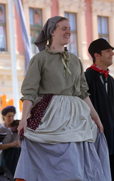 Members of folk group Hasselt (Flanders), Folk Group De Boezeroenen from Belgium during the 48th International Folklore Festival in center of Zagreb — Stock Photo, Image