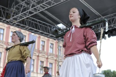 hasselt (flanders), folklor gurubu de boezeroenen Belçika'dan Zagreb Merkezi 48 Uluslararası Folklor Festivali sırasında grup üyeleri halk