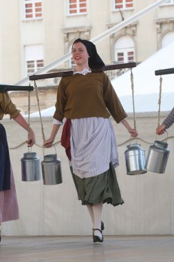 hasselt (flanders), folklor gurubu de boezeroenen Belçika'dan Zagreb Merkezi 48 Uluslararası Folklor Festivali sırasında grup üyeleri halk