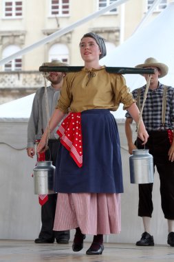 hasselt (flanders), folklor gurubu de boezeroenen Belçika'dan Zagreb 48 Uluslararası Folklor Festivali sırasında grup üyeleri halk