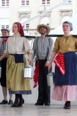 hasselt (flanders), folklor gurubu de boezeroenen Belçika'dan Zagreb 48 Uluslararası Folklor Festivali sırasında grup üyeleri halk
