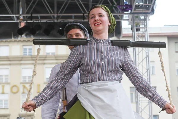 Members of folk group Hasselt (Flanders), Folk Group De Boezeroenen from Belgium during the 48th International Folklore Festival in Zagreb — Stock Photo, Image