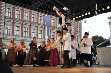 Grup üyeleri halk kupina brodsko posavska zupanija, croatia Zagreb 48 Uluslararası Folklor Festivali sırasında gelen