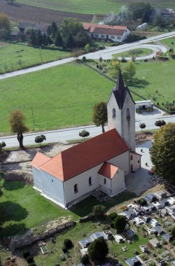 Hırvatistan 'ın Breznicki Hum kentindeki Saint Martin Kilisesi