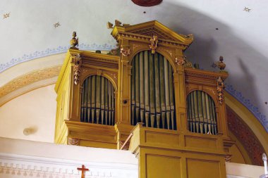 Hırvatistan 'ın Veliki Bisag kentindeki St. Mary Magdalene kilisesindeki org