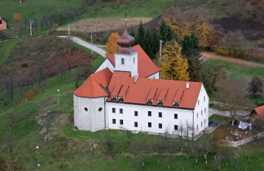Hırvatistan 'ın Cuntic kentindeki Fransisken manastırı ve Padualı Aziz Anthony Kilisesi