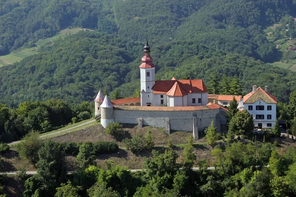 クロアチア ビナゴラの聖母マリア訪問教区教会 — ストック写真