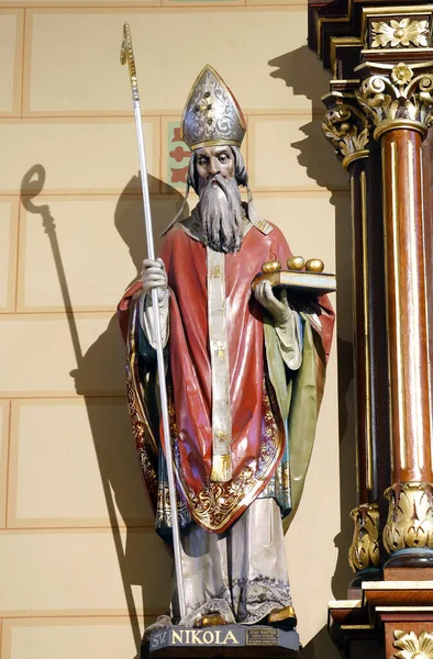 圣尼古拉斯 克罗地亚Velika Gorica教区圣母升天教堂的雕像 — 图库照片