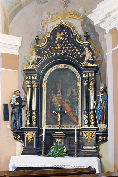 Βωμός Των Αγίων Τριών Βασιλέων Στην Εκκλησία Της Αγίας Κλαιρ — Φωτογραφία Αρχείου