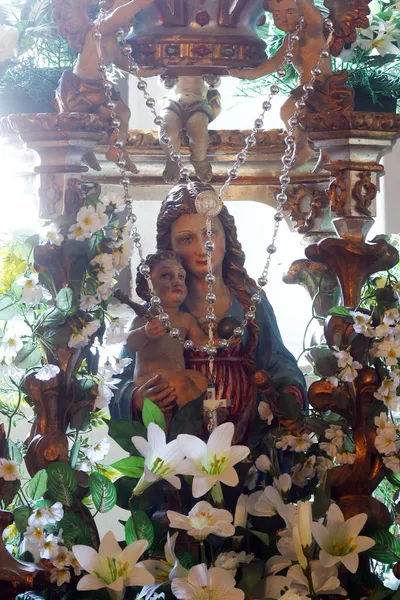 Dziewica Maryja Dzieciątkiem Jezus Posąg Kościele Nawiedzenia Najświętszej Maryi Panny — Zdjęcie stockowe