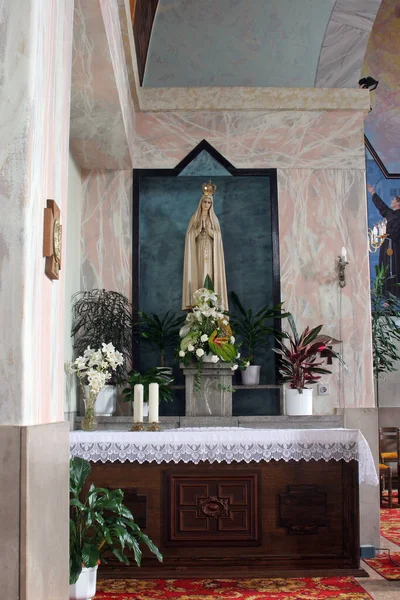 法蒂玛夫人 克罗地亚Bjelovar Padua圣安东尼教堂的祭坛 — 图库照片