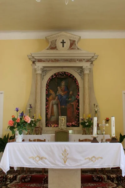 Βασικός Βωμός Στην Εκκλησία Της Παναγίας Της Υγείας Στο Μπραϊκόβιτσι — Φωτογραφία Αρχείου