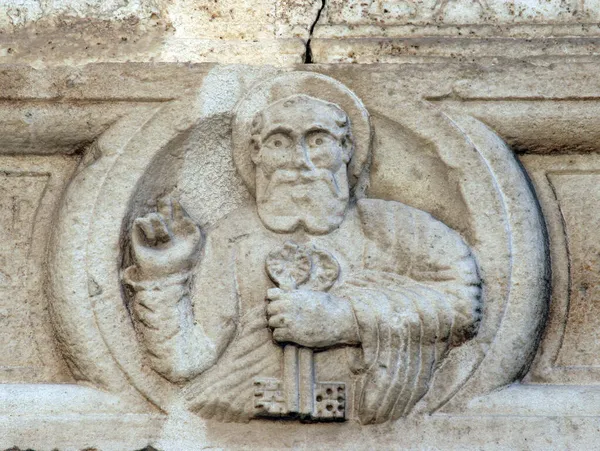 Saint Pierre Relief Sur Portail Église Paroissiale Notre Dame Dehors — Photo