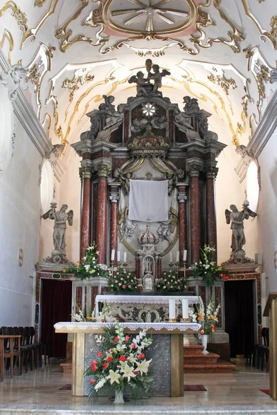 Ołtarz Główny Kościele Parafialnym Matki Bożej Poza Miastem Sibenik Chorwacja — Zdjęcie stockowe