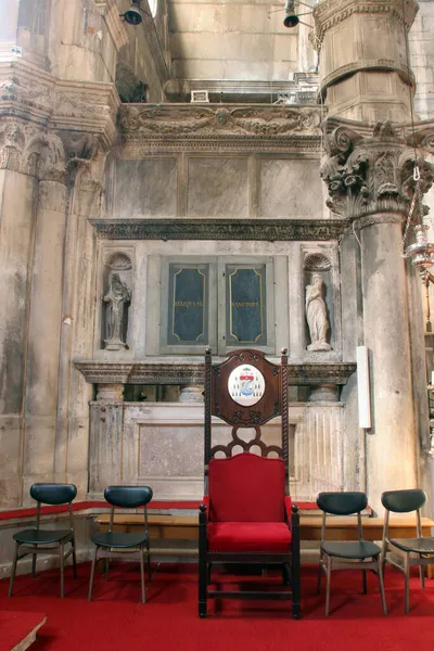 Trono Bispo Catedral James Sibenik Croácia — Fotografia de Stock