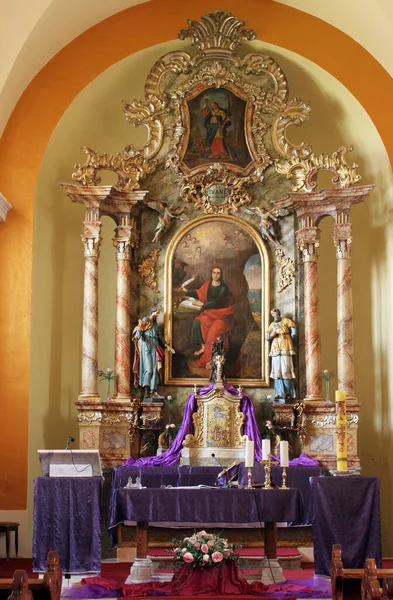 克罗地亚Cerje的使徒和福音派圣约翰教堂的主要祭坛 — 图库照片