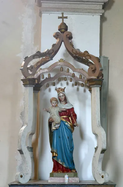 Fecioara Maria Copilul Isus Statuie Biserica Fecioarei Zăpadă Din Volavje — Fotografie, imagine de stoc