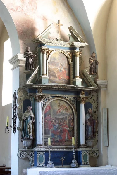 克罗地亚沃拉韦耶斯努斯夫人教堂的圣斯蒂芬祭坛 — 图库照片