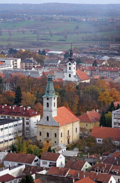 克罗地亚Bjelovar的圣三一东正教和Avila天主教大教堂的圣特雷莎 — 图库照片