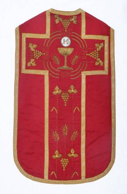 Altın işlemeli kilise zincirleri.