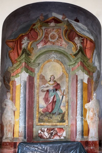 Алтарь Святой Екатерины Александрийской Церкви Святых Сесвете Хорватия — стоковое фото