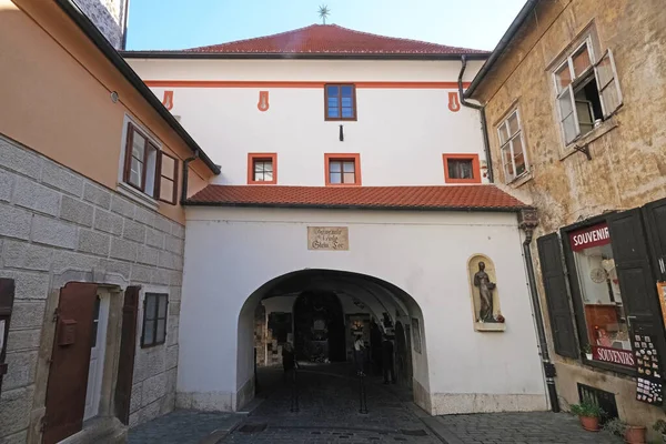 著名的石门 Kamenita Vrata 中世纪建筑 五个原始城门中的最后一个 位于克罗地亚萨格勒布上城 — 图库照片