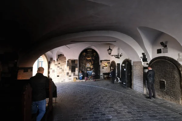 Fidèles Prière Dans Chapelle Notre Dame Kamenita Vrata Porte Pierre — Photo