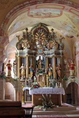 Hırvatistan 'ın Dol kentindeki Our Lady of Dol Kilisesi' nin sunağında.