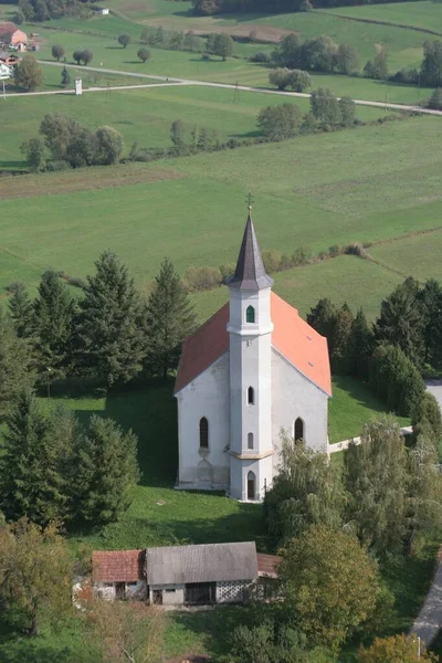 Церковь Успения Пресвятой Богородицы Глоговнице Хорватия — стоковое фото
