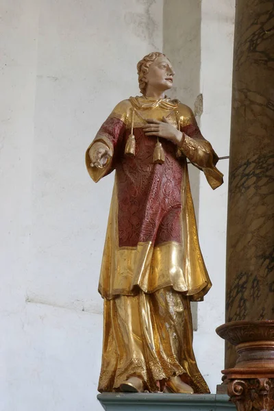 Статуя Святого Высоком Алтаре Церкви Успения Пресвятой Богородицы Глоговнице Хорватия — стоковое фото