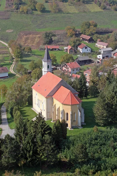 Εκκλησία Της Κοιμήσεως Της Θεοτόκου Στην Γκλογκόβνιτσα Της Κροατίας — Φωτογραφία Αρχείου