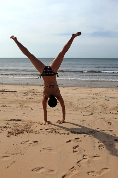 Cartwheels na praia — Fotografia de Stock