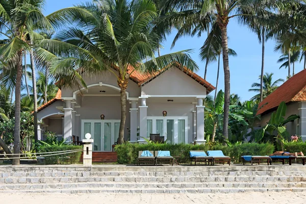 Häuser im tropischen Ferienort — Stockfoto