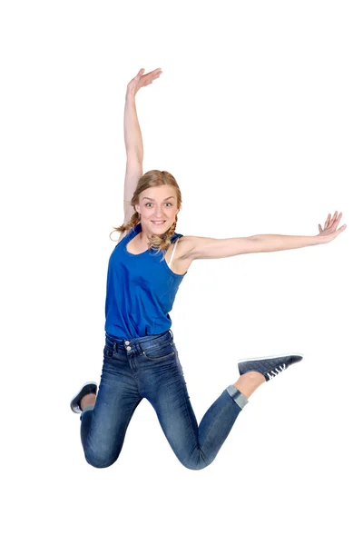 Jeune femme caucasienne heureuse sautant — Photo