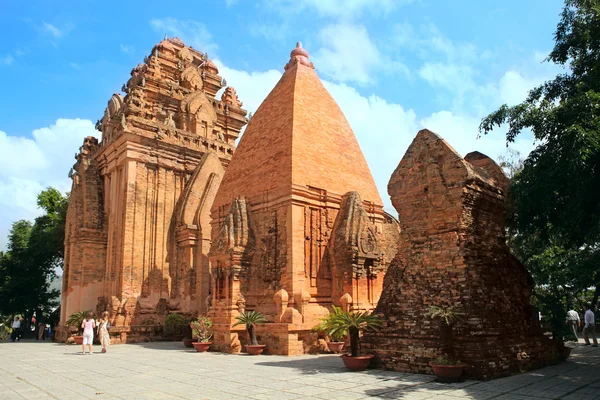 Torres Cham civilização. Nha Trang, Vietname — Fotografia de Stock