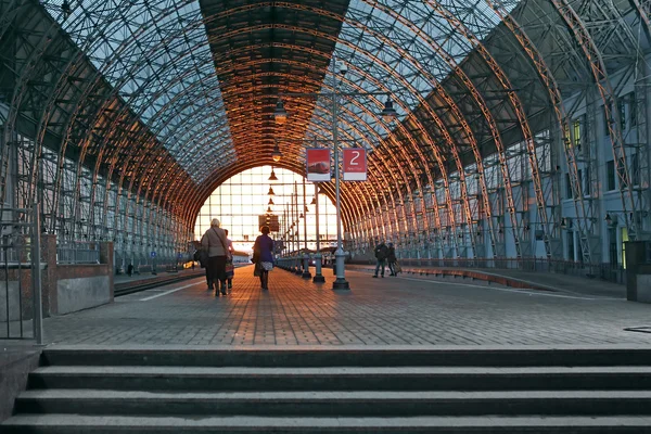 Estación ferroviaria cubierta — Foto de Stock