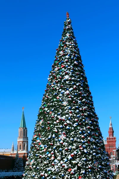 Árbol de año nuevo en la Plaza Roja. Moscú — Foto de Stock