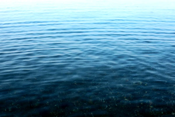 Волнистая поверхность морской воды — стоковое фото