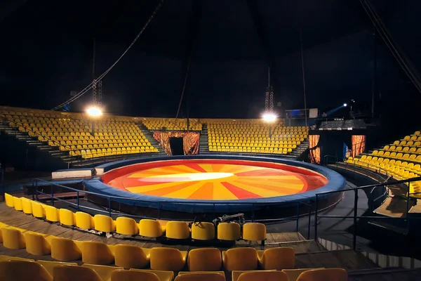 Circus ring ve insanlar için sandalye — Stok fotoğraf