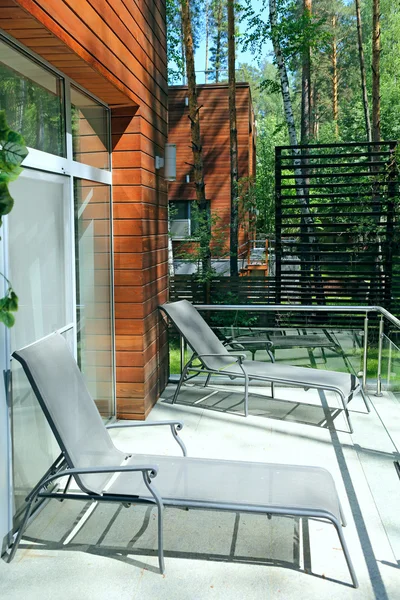 Chaise lounges near room in luxury resort — Stock Photo, Image