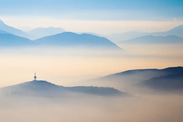 Mist berg Rechtenvrije Stockafbeeldingen